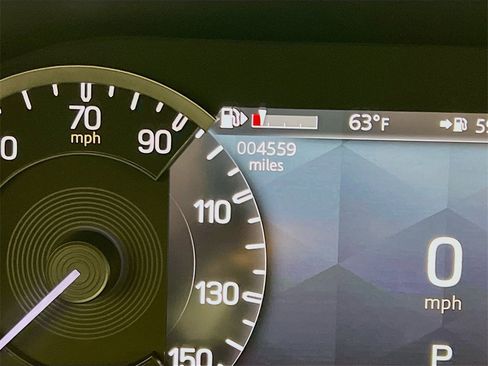 Used 2023 Land Rover Defender 110 X-Dynamic SE image 12