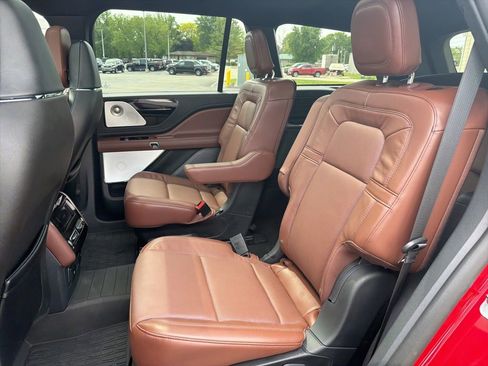Used 2025 Lincoln Aviator Reserve w/ Equipment Group 201A AWD/4WD image 14