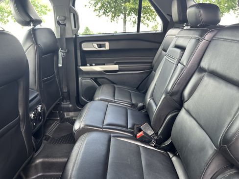 Used 2021 Ford Explorer Limited w/ Equipment Group 301A RWD image 26