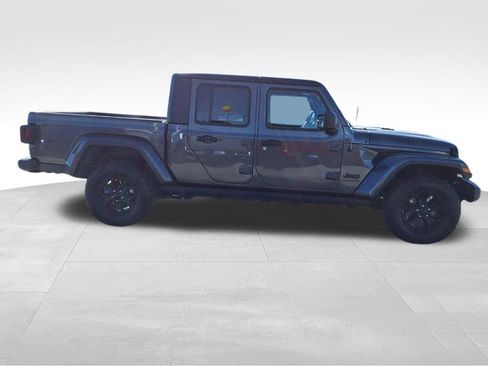 Used 2021 Jeep Gladiator Sport image 8