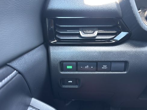Used 2022 Nissan Sentra SV w/ All-Weather Package FWD image 20