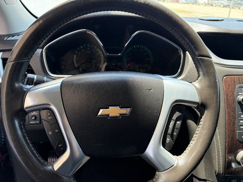 Used 2015 Chevrolet Traverse LT w/ Style and Technology Package FWD image 9