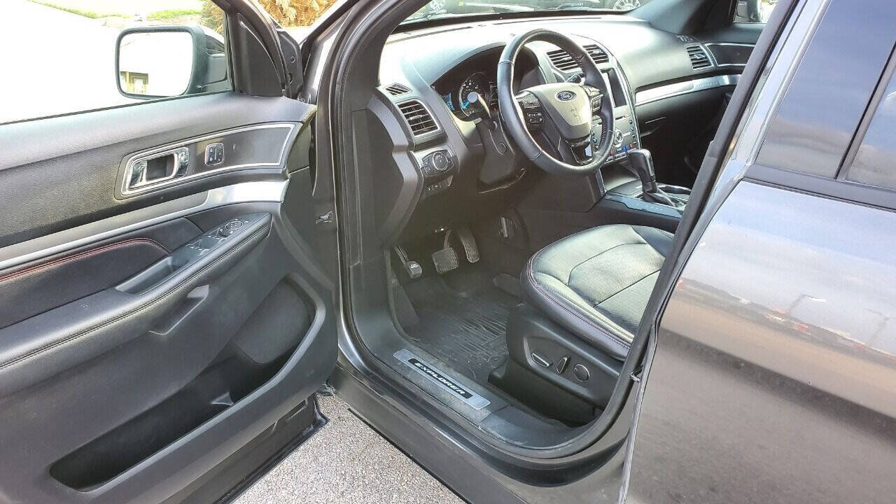 Used 2018 Ford Explorer Sport w/ Equipment Group 401A AWD/4WD image 16