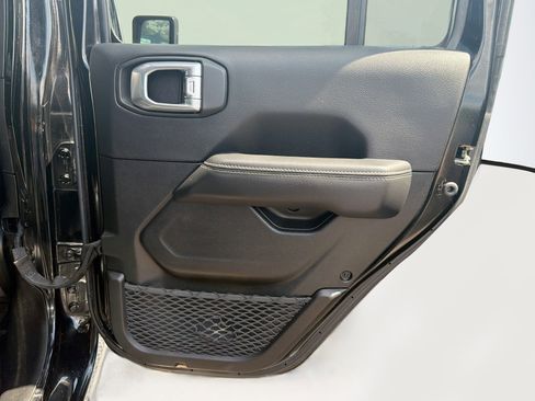 Used 2022 Jeep Wrangler Unlimited Sahara AWD/4WD image 31