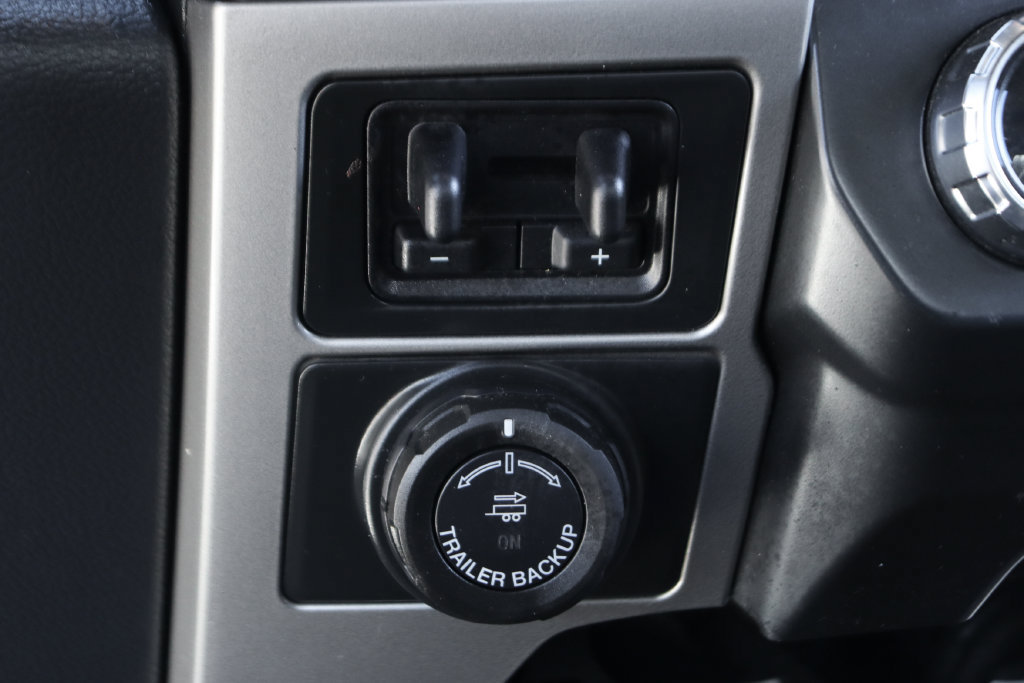 Used 2022 Ford F250 Lariat w/ Black Appearance Package AWD/4WD image 34