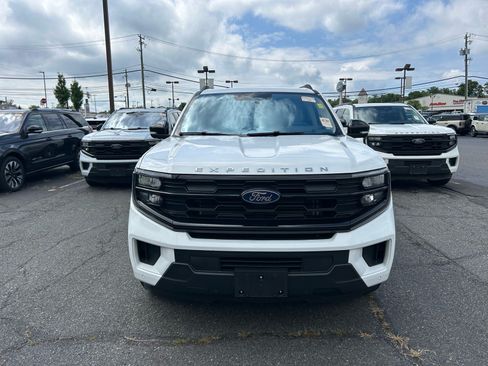 Certified 2025 Ford Expedition Active AWD/4WD image 2
