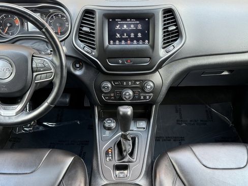 Used 2019 Jeep Cherokee Latitude Plus w/ Comfort/Convenience Group image 26