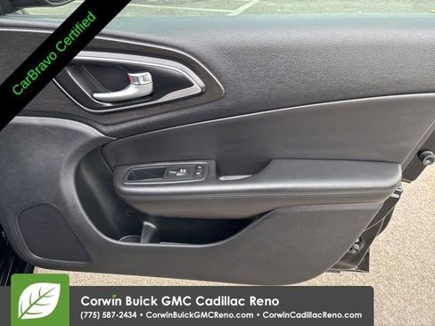 Used 2017 Chrysler 200 Limited Platinum w/ Comfort & Convenience Group image 28