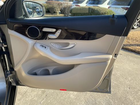 Certified 2022 Mercedes-Benz GLC 300 image 48