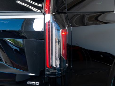 Used 2023 Cadillac Escalade Premium Luxury AWD/4WD image 26