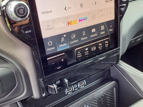 New 2026 RAM 2500 Laramie AWD/4WD image 4