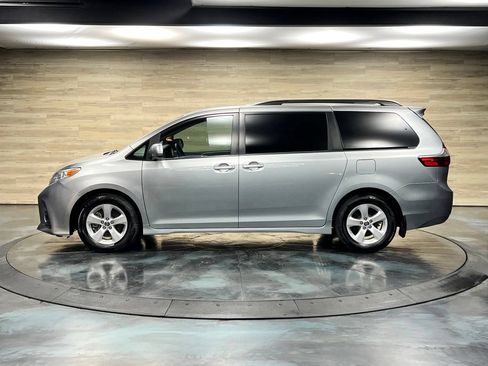 Used 2019 Toyota Sienna LE FWD image 25
