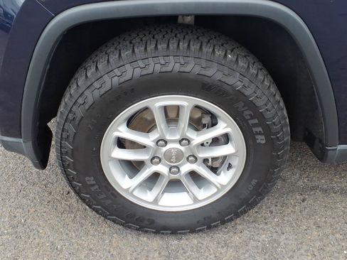 Used 2018 Jeep Grand Cherokee Laredo AWD/4WD image 11