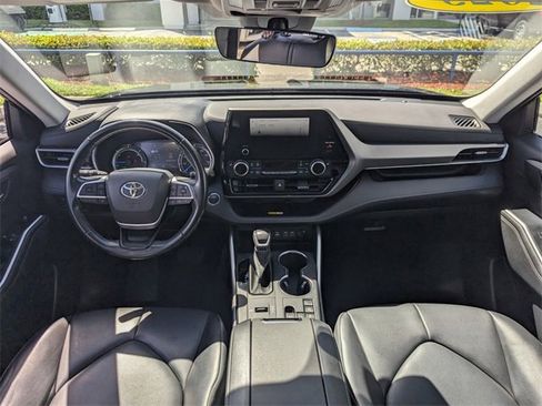 Used 2023 Toyota Highlander XLE image 15