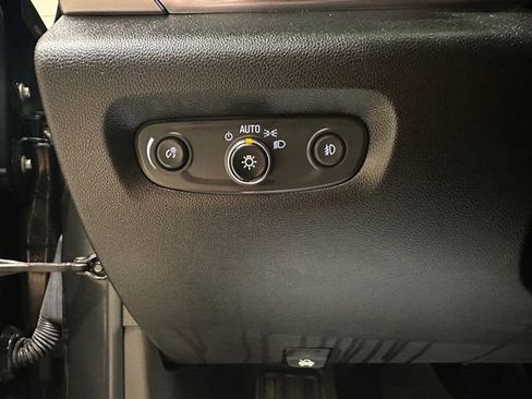 Used 2019 Chevrolet Traverse LT w/ LT Premium Package image 17