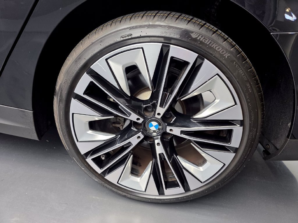 Certified 2024 BMW 530i w/ Premium Package RWD image 17