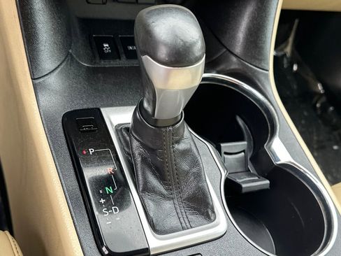 Used 2019 Toyota Highlander XLE FWD image 32