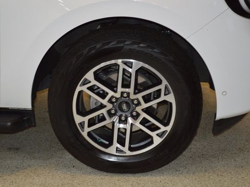 Used 2025 Ford Expedition Active AWD/4WD image 9