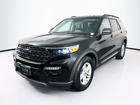 Used 2024 Ford Explorer XLT w/ Equipment Group 202A RWD image 3