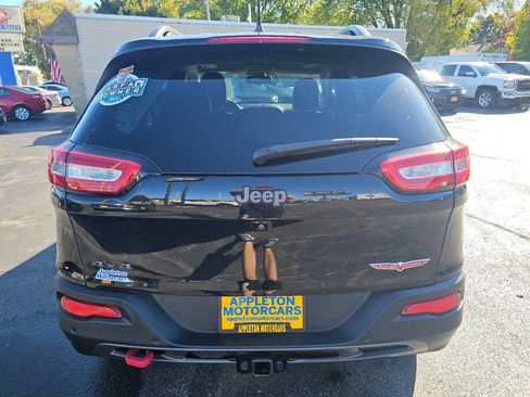 Used 2017 Jeep Cherokee Trailhawk image 8
