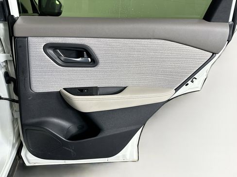 Used 2023 Nissan Rogue SV image 28