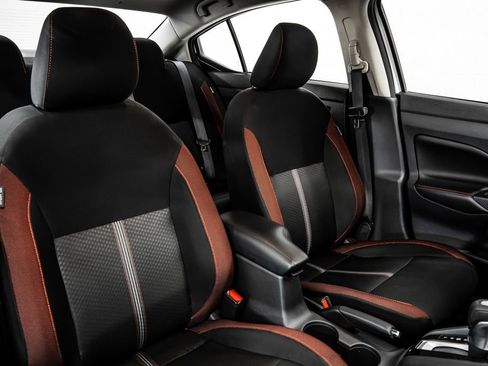 Used 2025 Nissan Versa SR w/ Trunk Package image 31