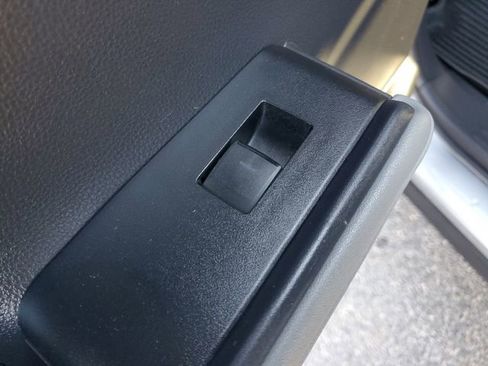 Used 2023 Toyota Highlander XLE image 16