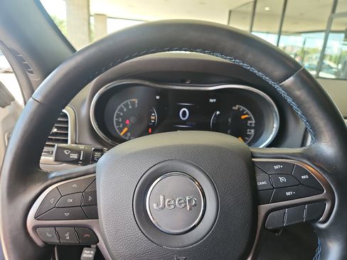 Used 2019 Jeep Grand Cherokee Laredo image 10