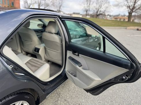 Used 2012 Toyota Camry XLE w/ Leather Pkg FWD image 15