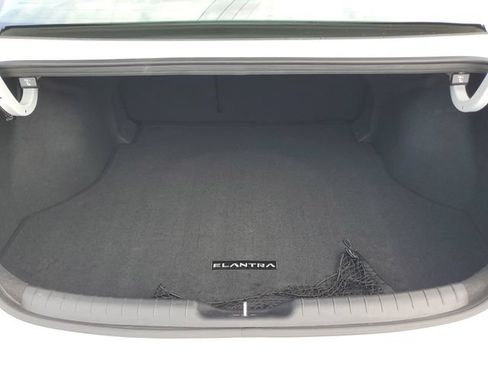 Certified 2025 Hyundai Elantra Limited FWD image 8