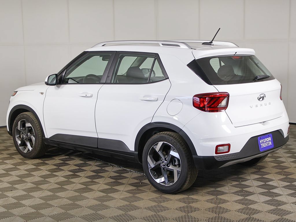 Certified 2026 Hyundai Venue SEL FWD image 8