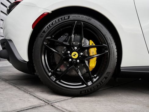 Used 2024 Ferrari Roma Spider image 17