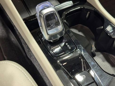 Used 2025 Volvo XC40 B5 Ultra image 28