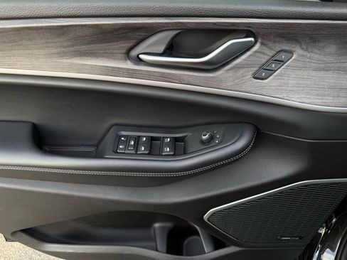 Used 2022 Jeep Grand Cherokee L Limited w/ Black Appearance Package image 20