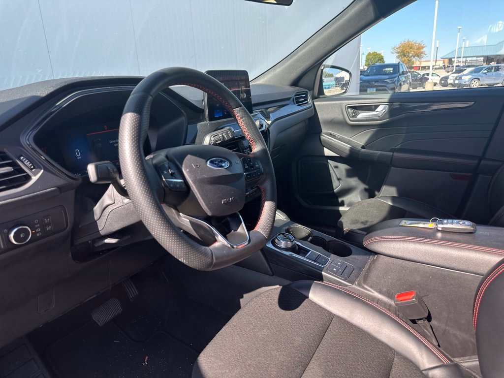 Certified 2025 Ford Escape ST-Line Select AWD/4WD image 15