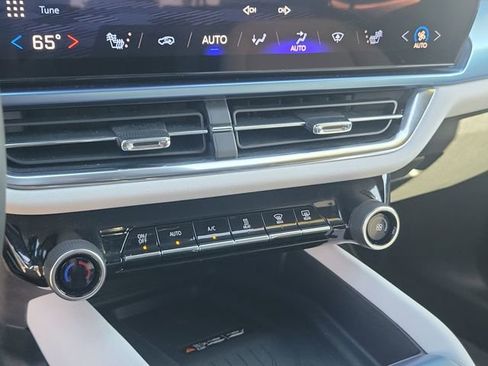 Certified 2025 Chevrolet Equinox EV LT image 29