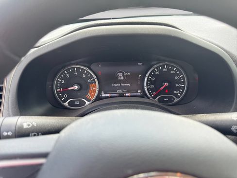 Used 2023 Jeep Renegade Latitude AWD/4WD image 12