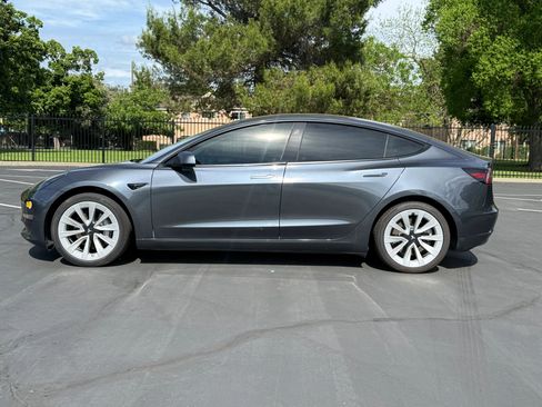 Used 2022 Tesla Model 3 Standard Range image 8