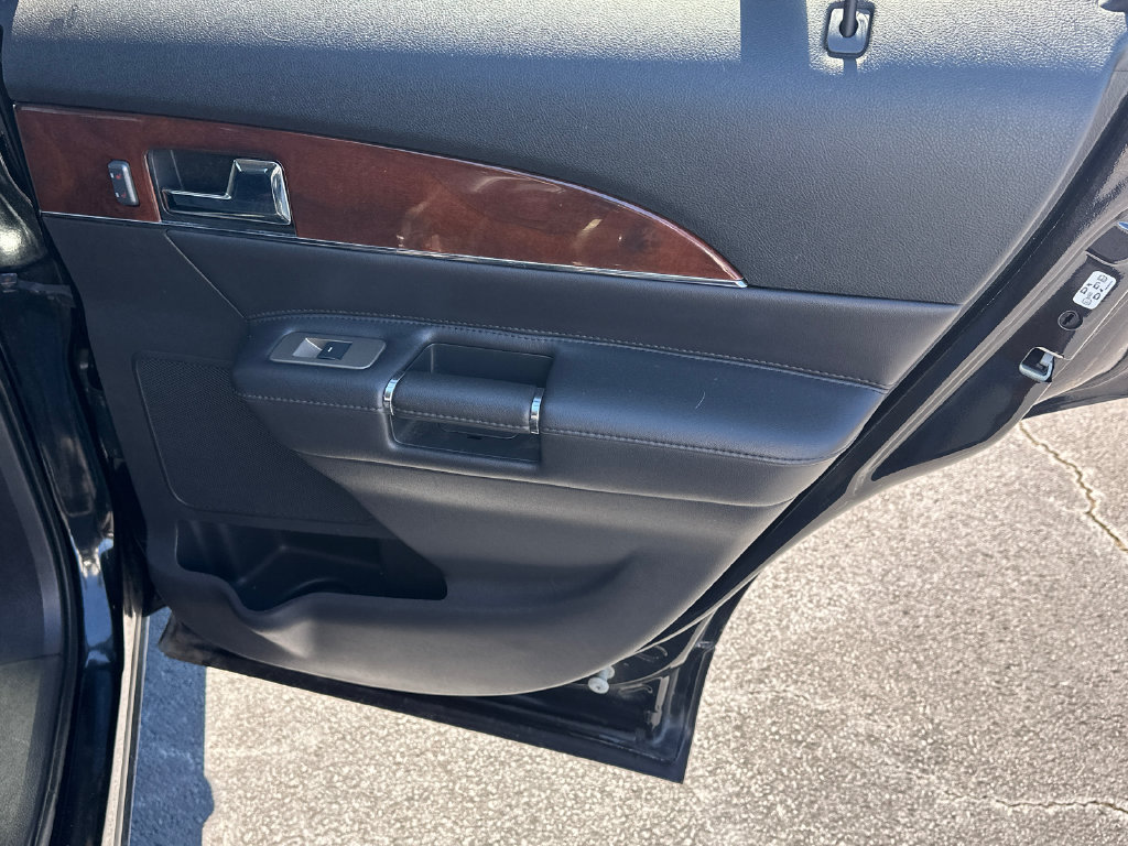 Used 2015 Lincoln MKX AWD w/ Equipment Group 101A image 16