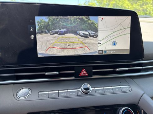 Used 2025 Hyundai Elantra SEL FWD image 17