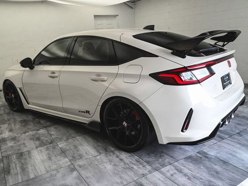 Used 2023 Honda Civic Type R image 4