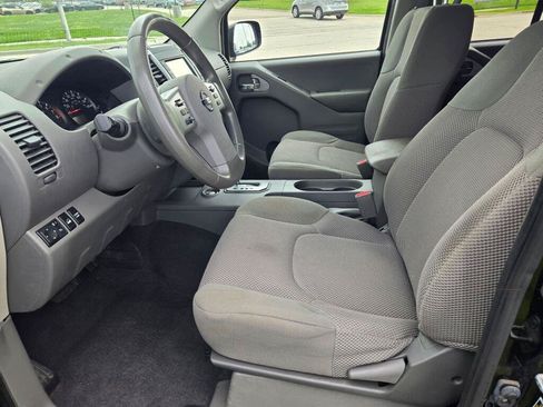 Used 2021 Nissan Frontier SV w/ Midnight Edition Floor Mats AWD/4WD image 17