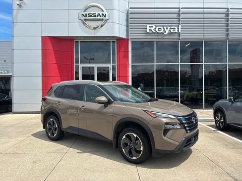 Used 2024 Nissan Rogue SV w/ SV Premium Package FWD image 1