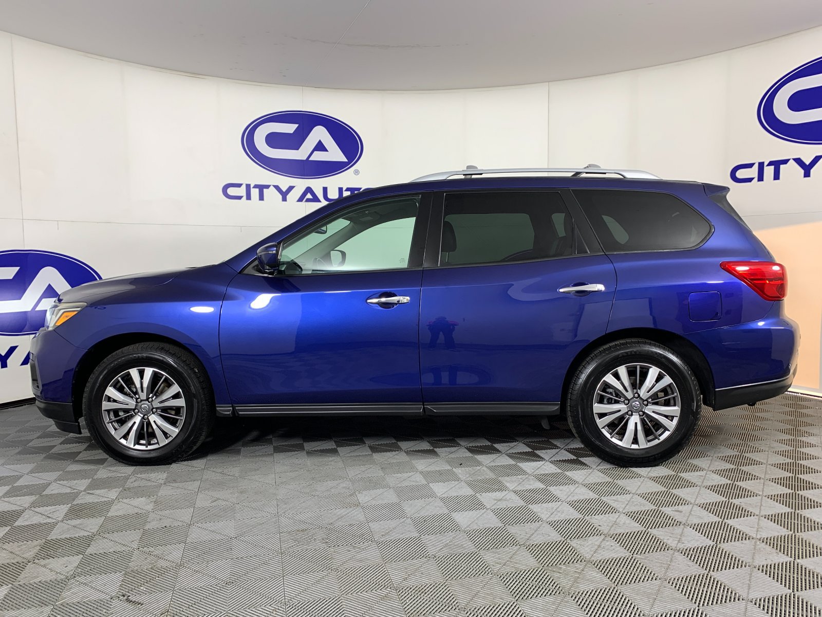 Used 2020 Nissan Pathfinder SL FWD image 6