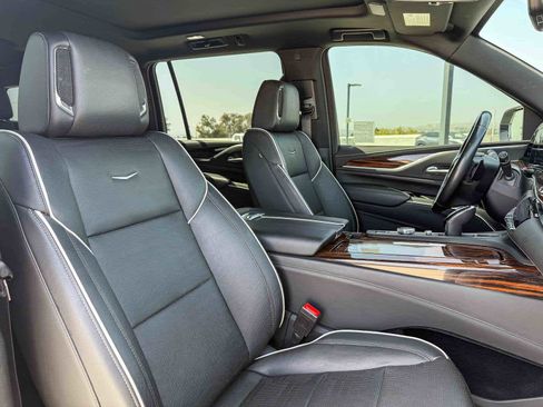 Used 2022 Cadillac Escalade ESV Premium Luxury AWD/4WD image 18