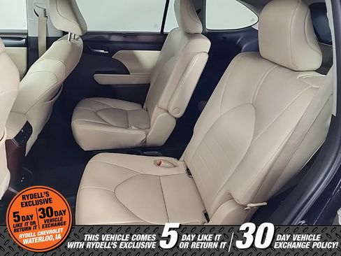Used 2021 Toyota Highlander XLE image 24