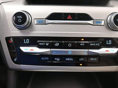 Used 2021 Ford Explorer XLT w/ Equipment Group 202A image 12