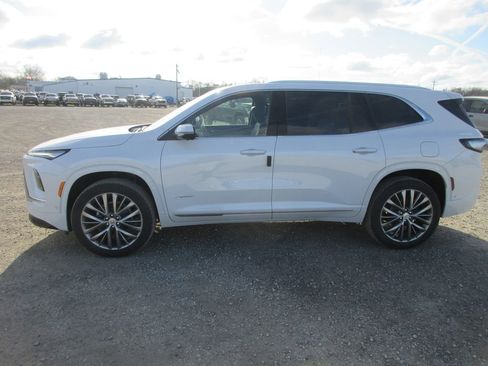 New 2026 Buick Enclave Avenir image 7