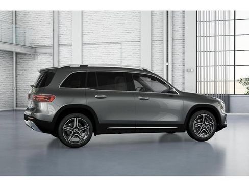 Used 2026 Mercedes-Benz GLB 250 4MATIC image 18