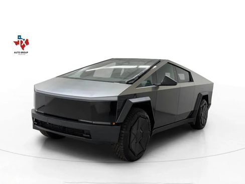 Used 2025 Tesla Cybertruck 2WD Crew Cab image 4